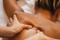 massage par pression du dos